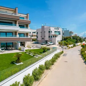 https://apartments-mandre-ii.hotelinzadar.com